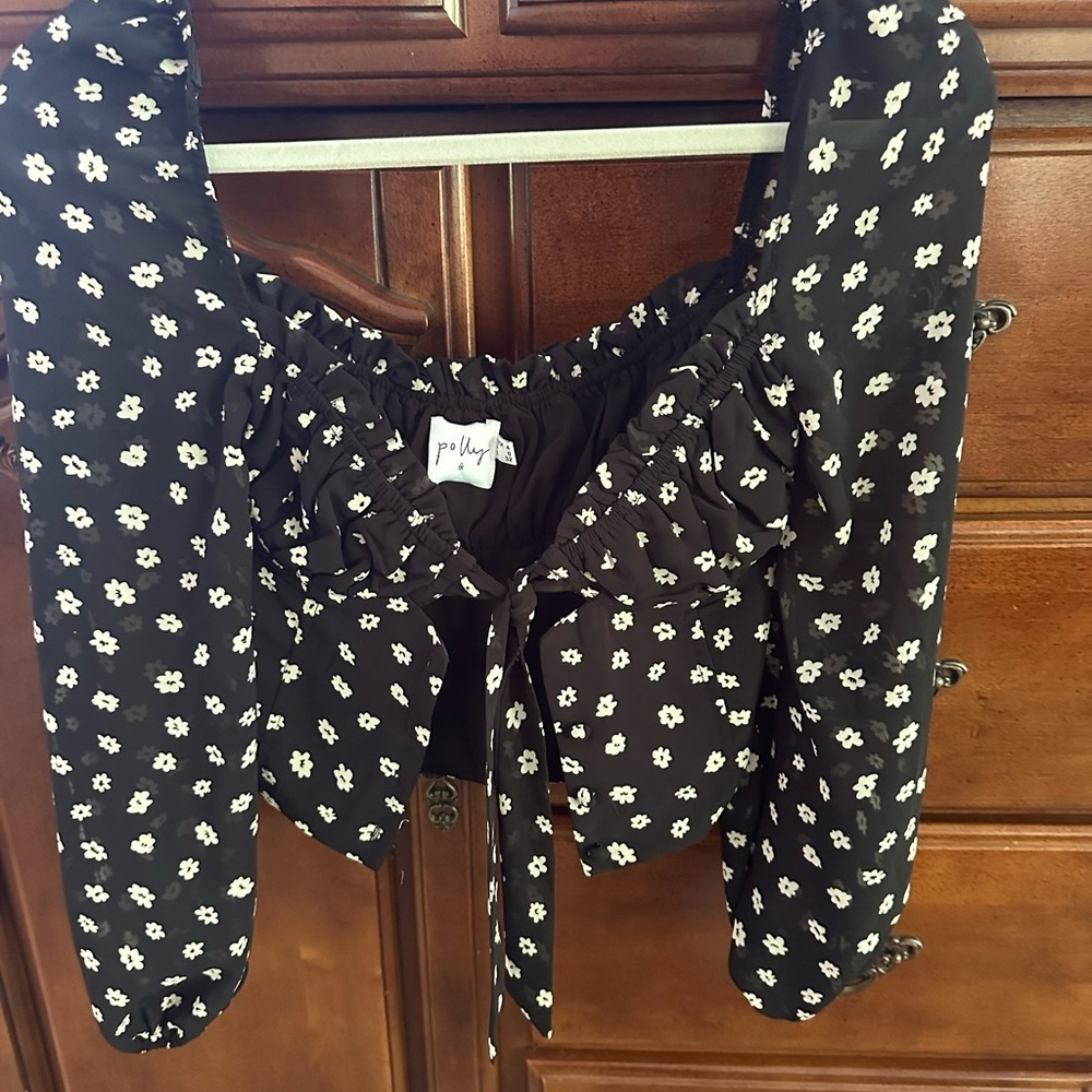 Princess Polly black Floral Puff Sleeve Top.